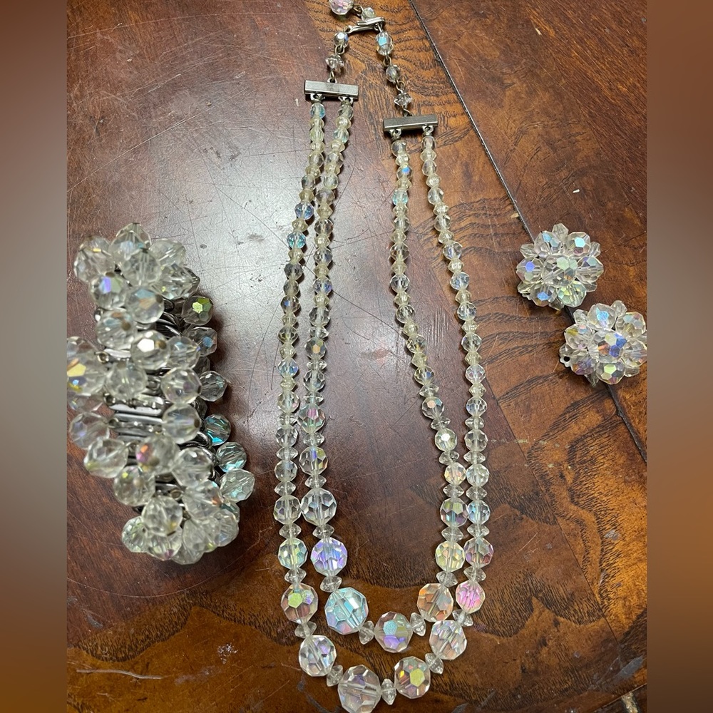 3 piece costume jewelry set.
